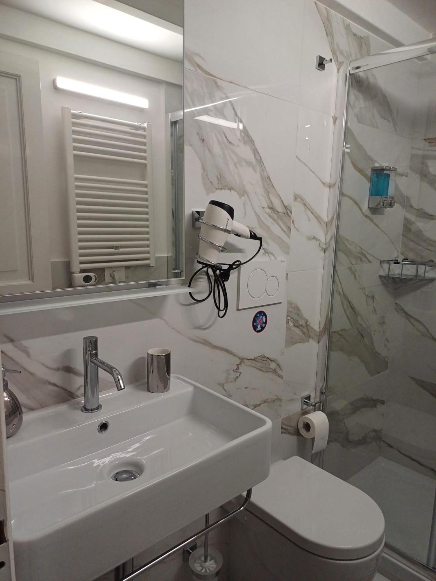Assunta Domus Hotel โรม ภายนอก รูปภาพ